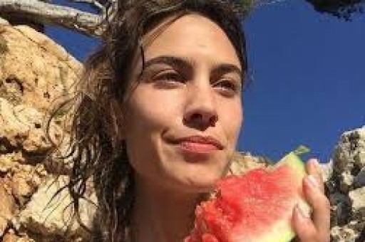 于正爆料内娱“潜规则”：撕开娱乐圈遮羞布