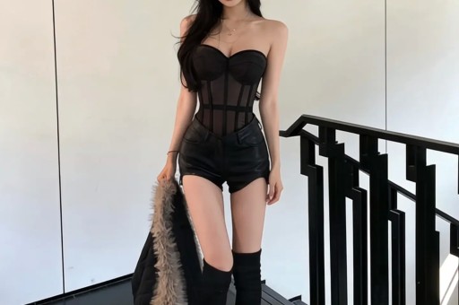 62岁男明星迎娶25岁丹麦美女教练38岁年龄差惊到众多吃瓜网友