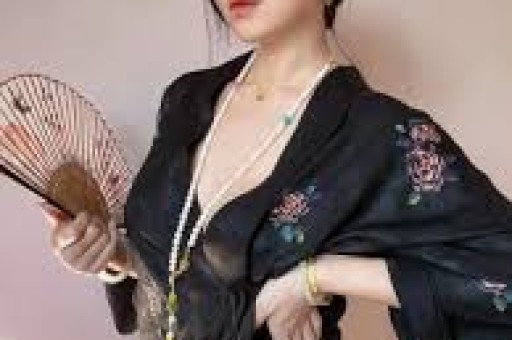 文章随地小便被抓包曾被曝耍大牌！疑去三亚与女明星见面？