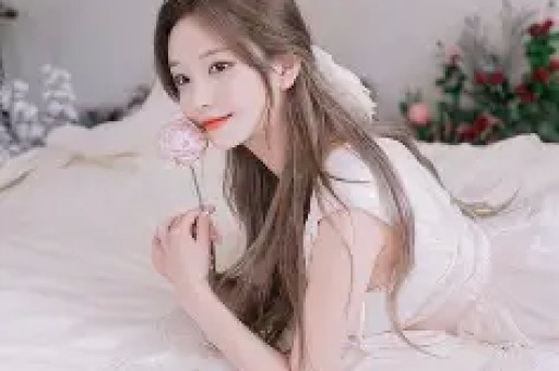 易易紫曝明星翻红后会耍大牌:红了之后就会耍大牌身边有很多 易易紫曝明星翻红后会耍大牌:红了之后就会耍大牌身边有很多